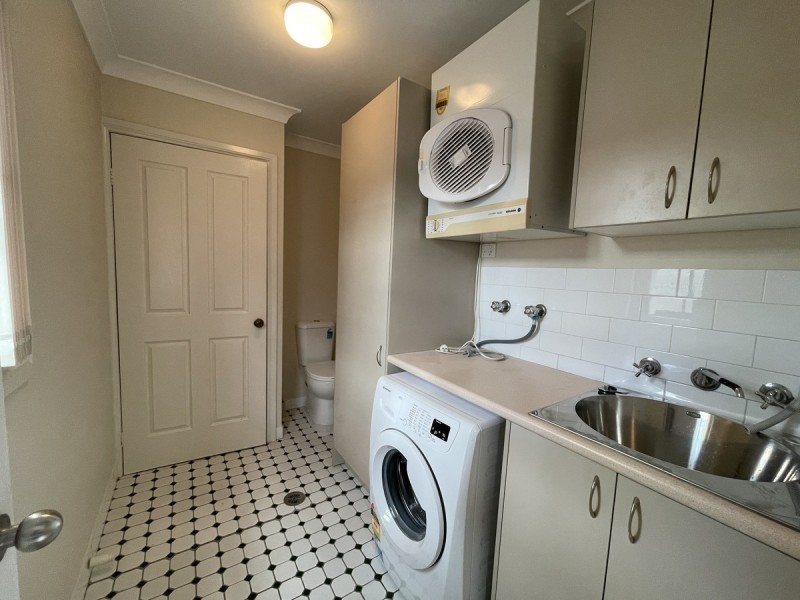 8/27 Ballandella Road, Toongabbie NSW 2146