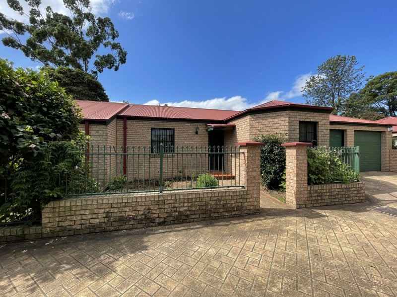 8/27 Ballandella Road, Toongabbie NSW 2146