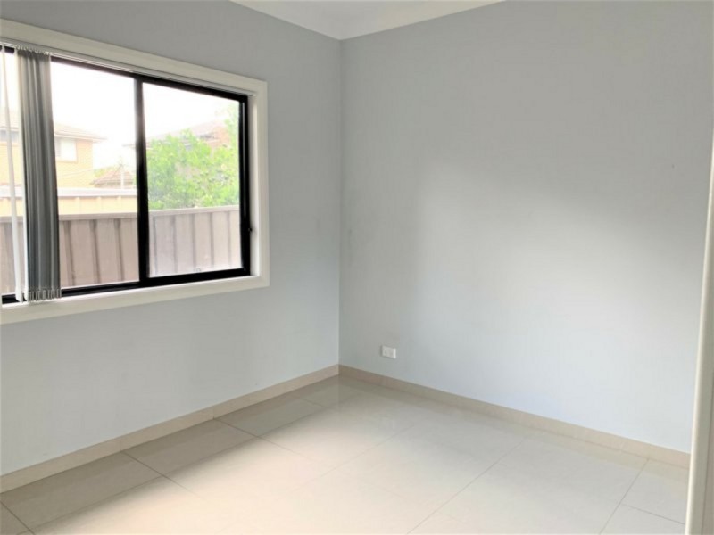 8a Ivy Street, Toongabbie NSW 2146