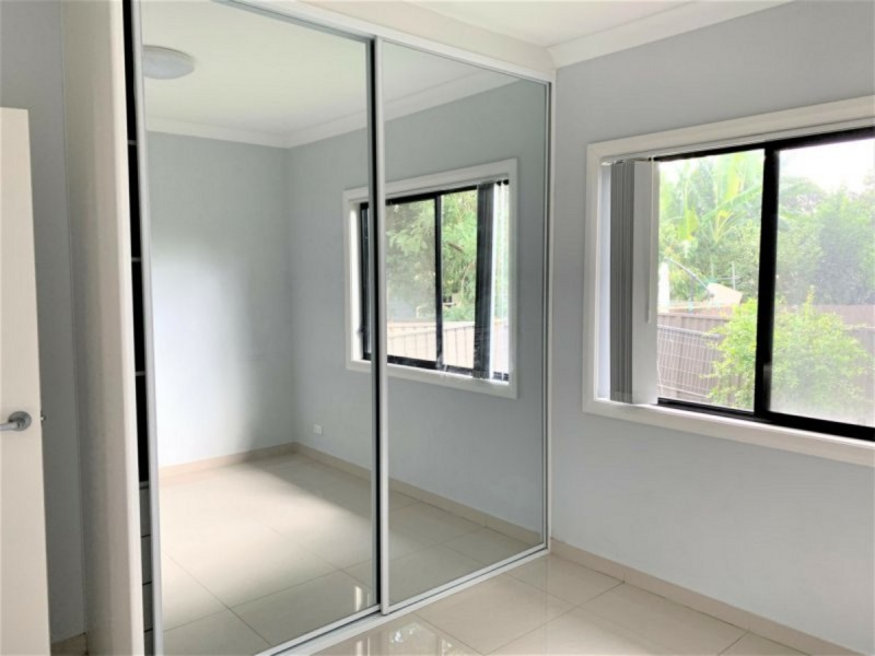 8a Ivy Street, Toongabbie NSW 2146