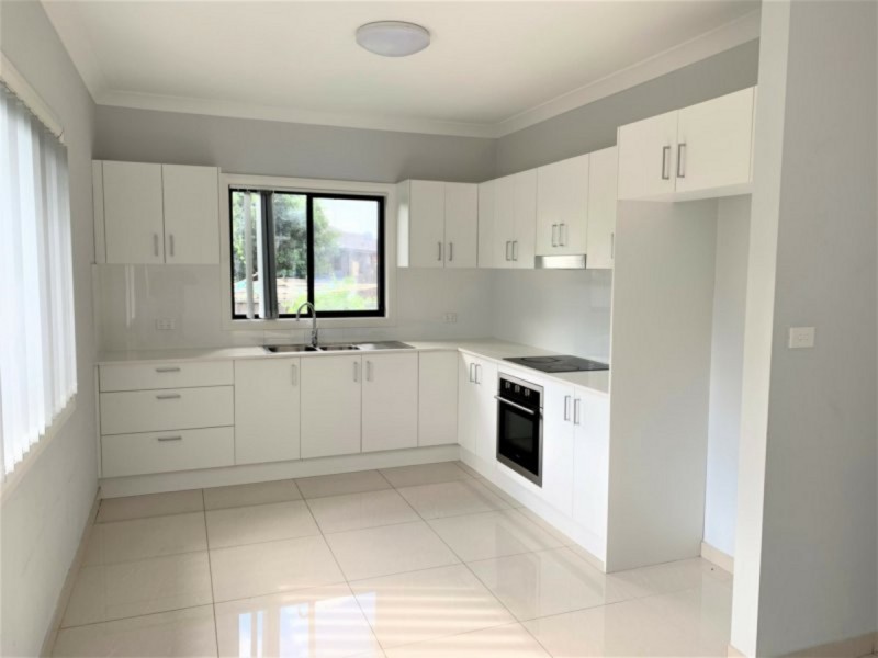 8a Ivy Street, Toongabbie NSW 2146