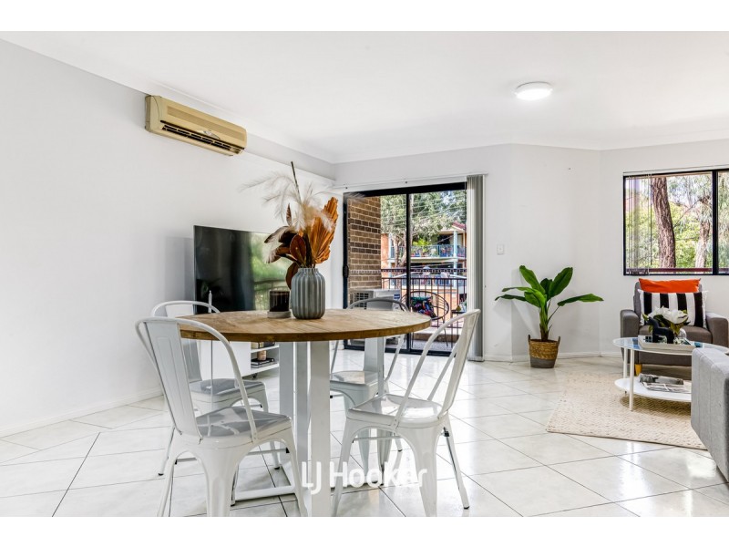 3/240-242 Targo Road, Toongabbie NSW 2146