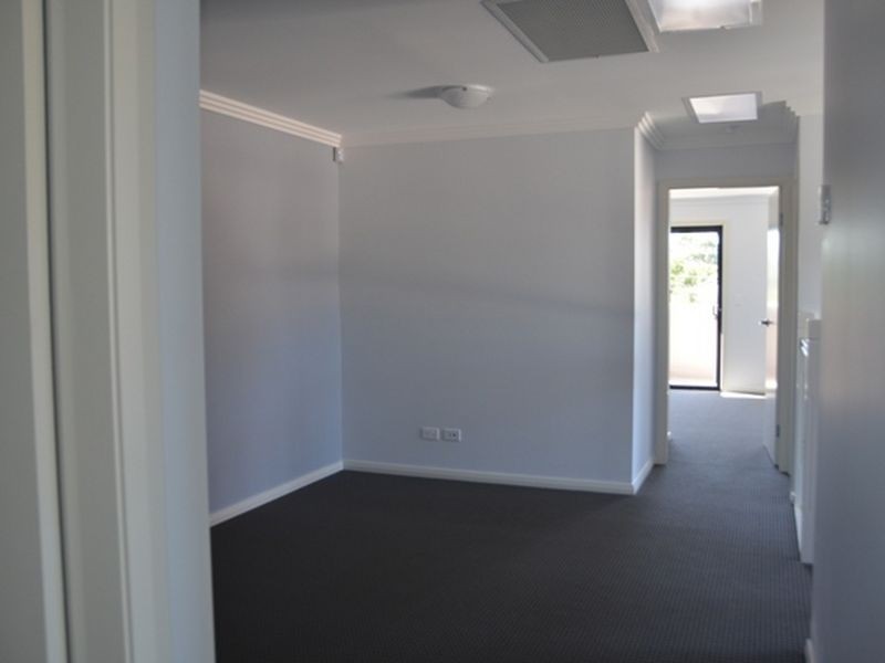 2/18 Reynolds Street, Toongabbie NSW 2146