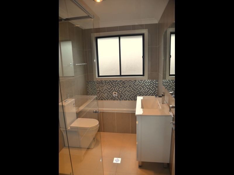 2/18 Reynolds Street, Toongabbie NSW 2146