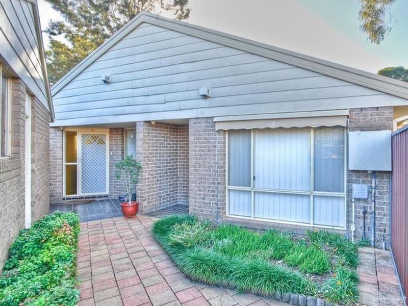 2/43A Carinya Road, Girraween NSW 2145