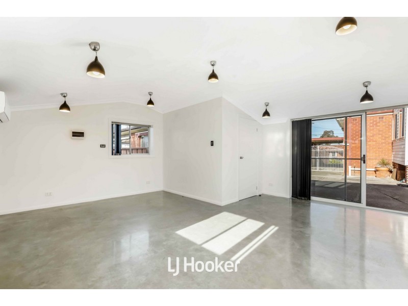 14 Valencia Crescent, Toongabbie NSW 2146