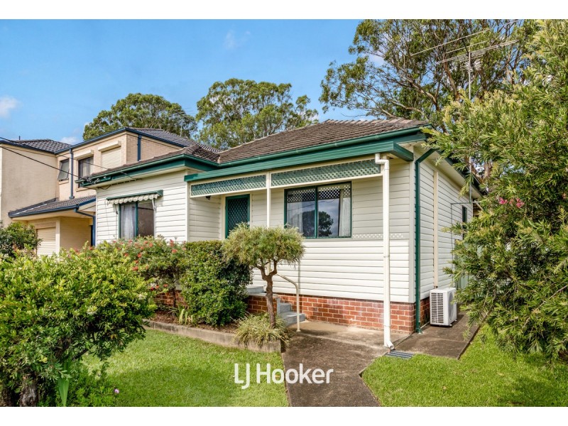 1 First Avenue, Toongabbie NSW 2146