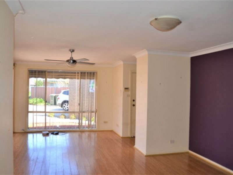 2/43A Carinya Road, Girraween NSW 2145