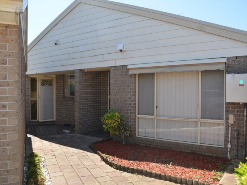 2/43A Carinya Road, Girraween NSW 2145