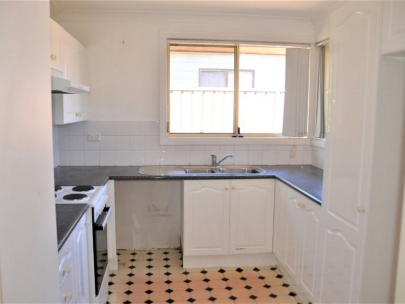 2/43A Carinya Road, Girraween NSW 2145