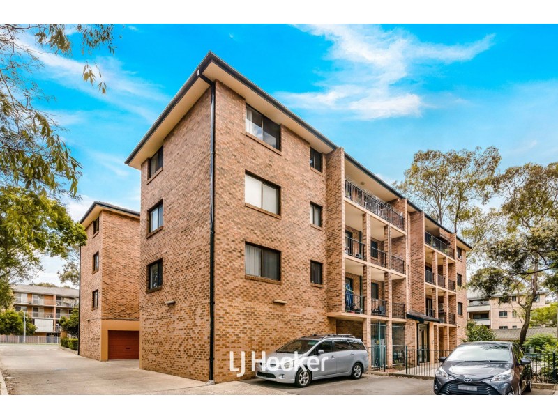 11/227 Targo Road, Girraween NSW 2145