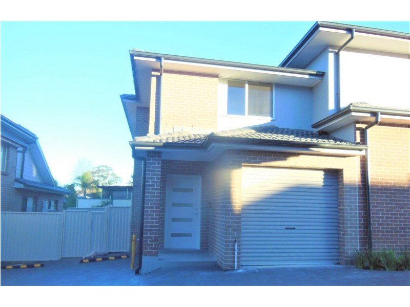 2/11-13 Carinya Road, Girraween NSW 2145