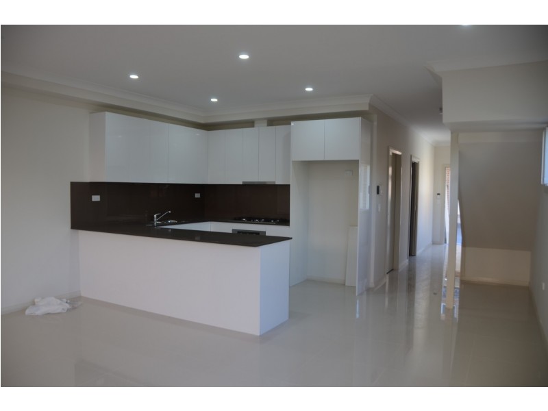 2/11-13 Carinya Road, Girraween NSW 2145