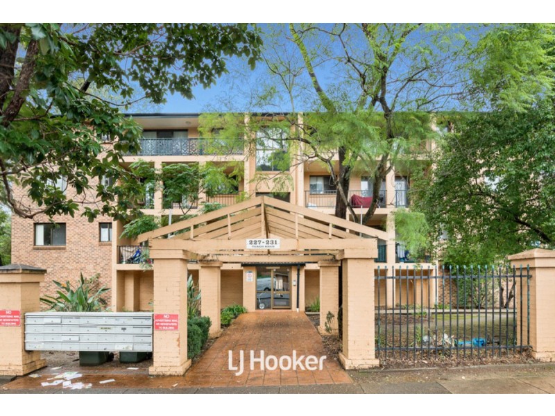 6/227 Targo Road, Girraween NSW 2145