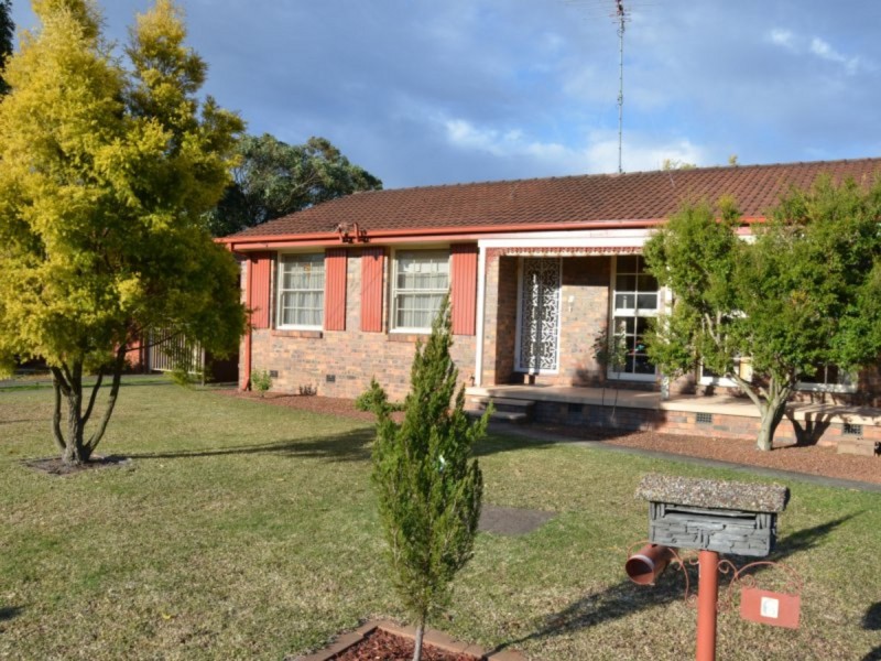 6 Greenmeadows Crescent, Toongabbie NSW 2146