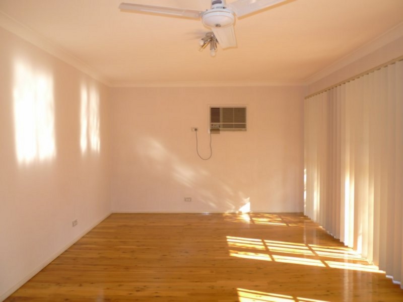 6 Greenmeadows Crescent, Toongabbie NSW 2146