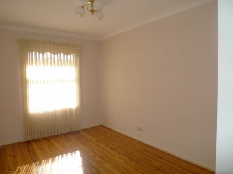 6 Greenmeadows Crescent, Toongabbie NSW 2146