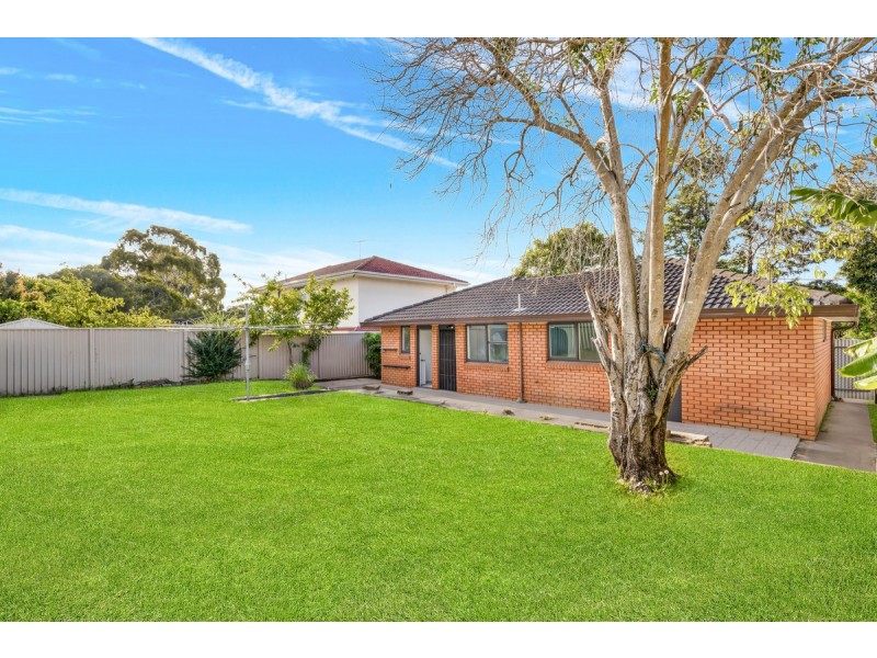 4 Station Road, Toongabbie NSW 2146