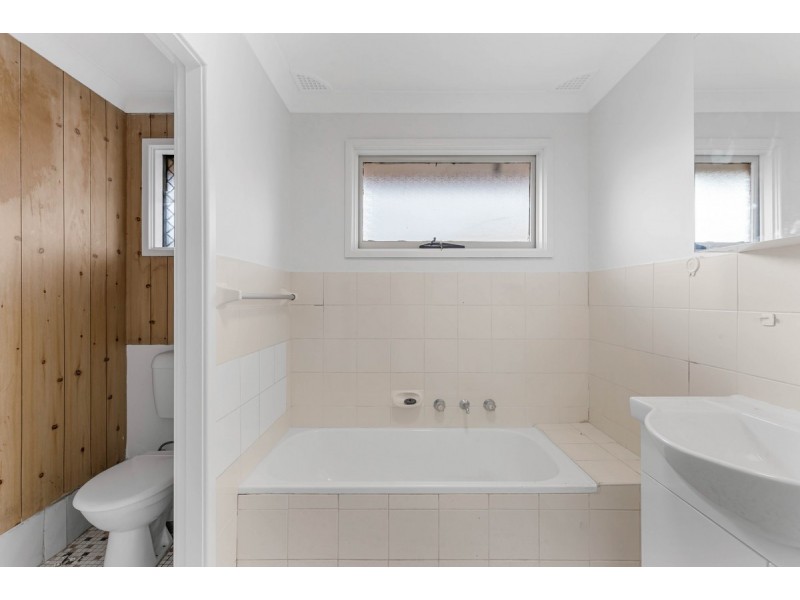 4 Station Road, Toongabbie NSW 2146