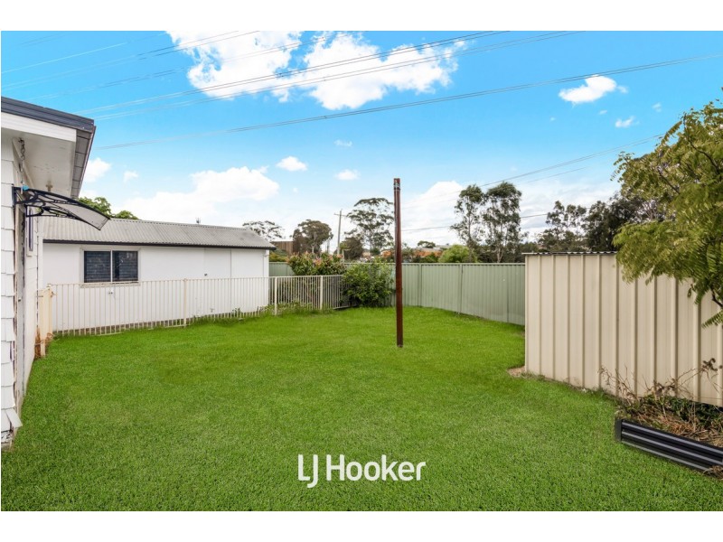 90 Greenmeadows Crescent, Toongabbie NSW 2146