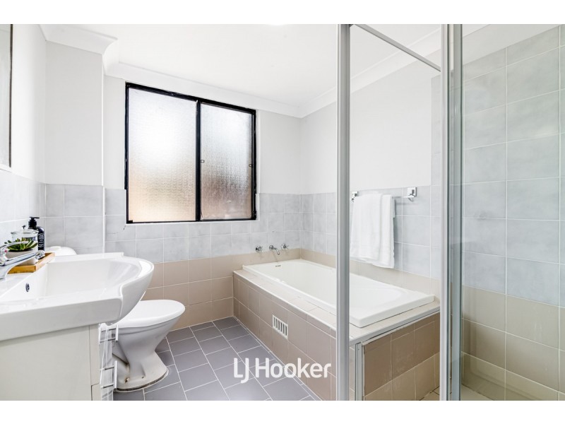 3/240-242 Targo Road, Toongabbie NSW 2146