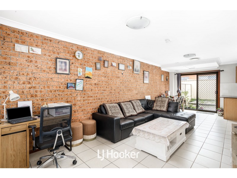 5/10 Gilba Road, Pendle Hill NSW 2145