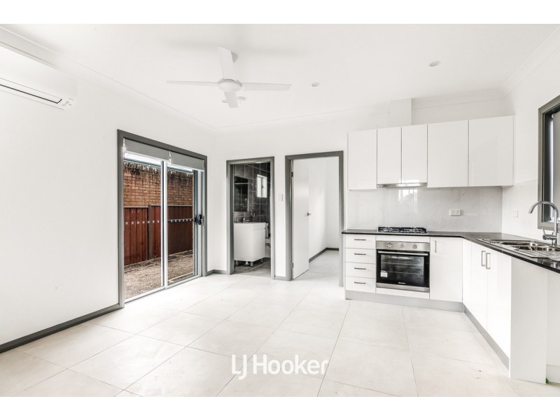 27a Derbyshire Avenue, Toongabbie NSW 2146