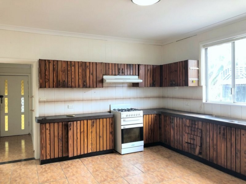 27 Derbyshire Avenue, Toongabbie NSW 2146