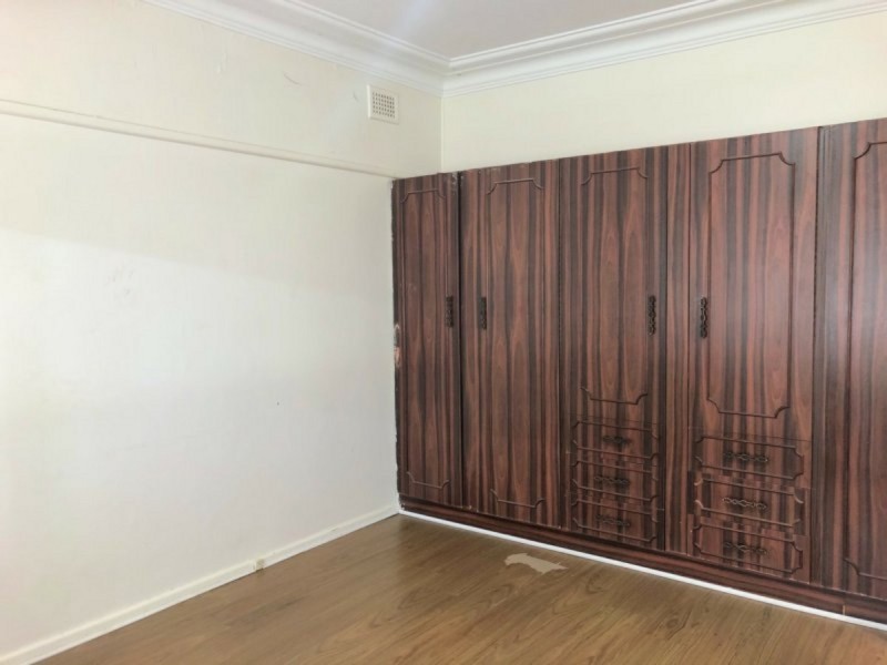 27 Derbyshire Avenue, Toongabbie NSW 2146