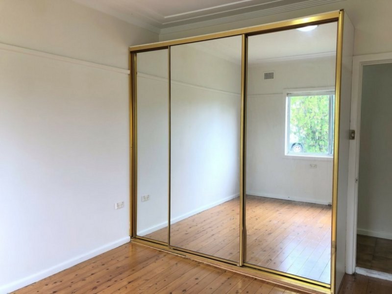 27 Derbyshire Avenue, Toongabbie NSW 2146