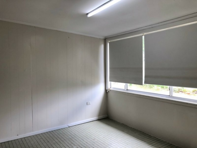 27 Derbyshire Avenue, Toongabbie NSW 2146