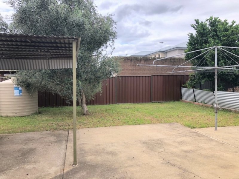 27 Derbyshire Avenue, Toongabbie NSW 2146