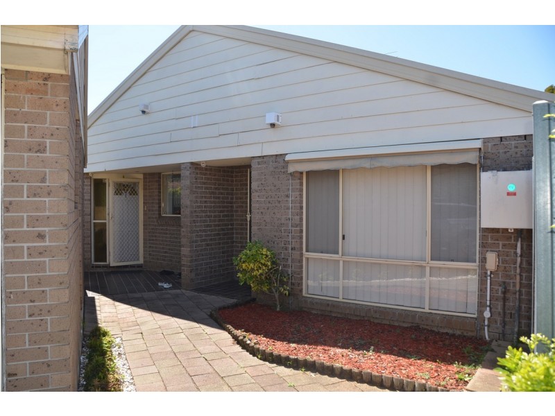 2/43A Carinya Road, Girraween NSW 2145