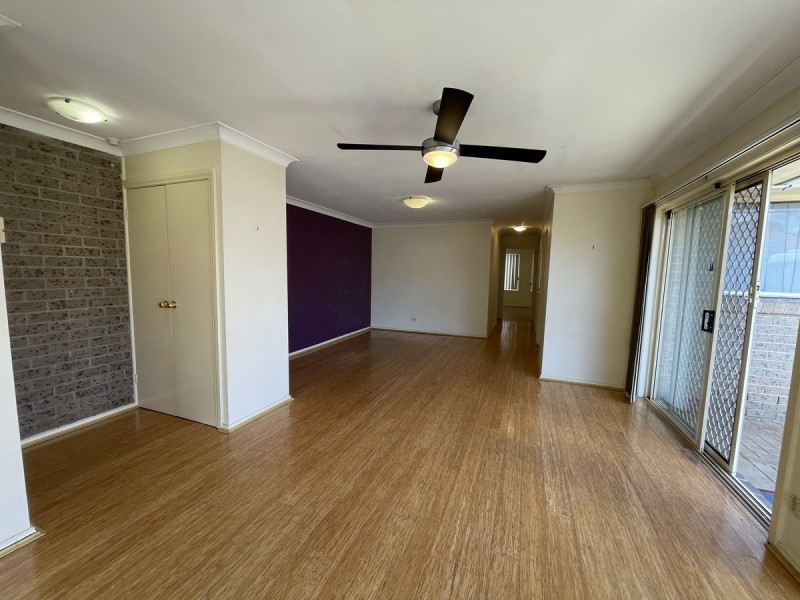 2/43A Carinya Road, Girraween NSW 2145