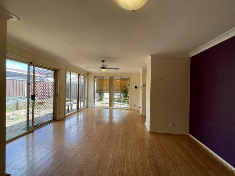 2/43A Carinya Road, Girraween NSW 2145