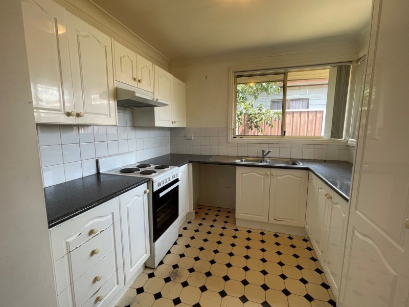 2/43A Carinya Road, Girraween NSW 2145