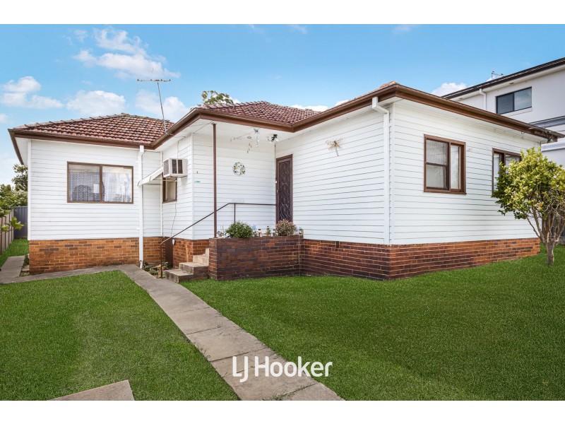 1 Birtles Avenue, Pendle Hill NSW 2145