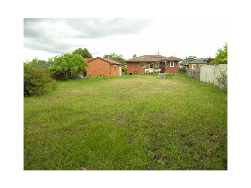 7 Station Road, Toongabbie NSW 2146