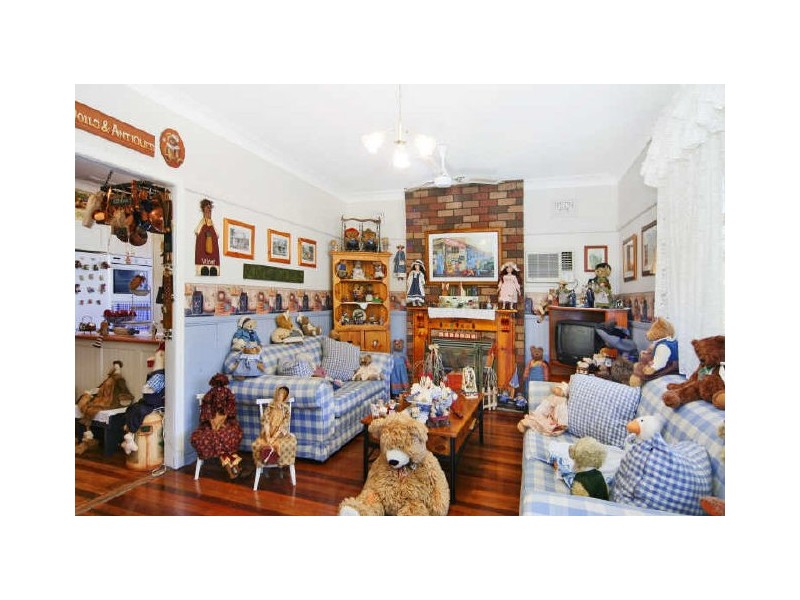 17 Fourth Avenue, Seven Hills NSW 2147