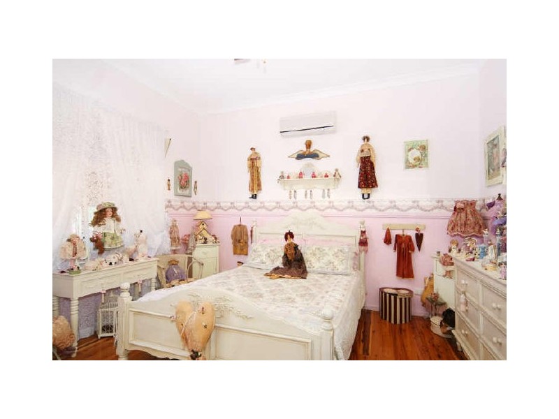 17 Fourth Avenue, Seven Hills NSW 2147