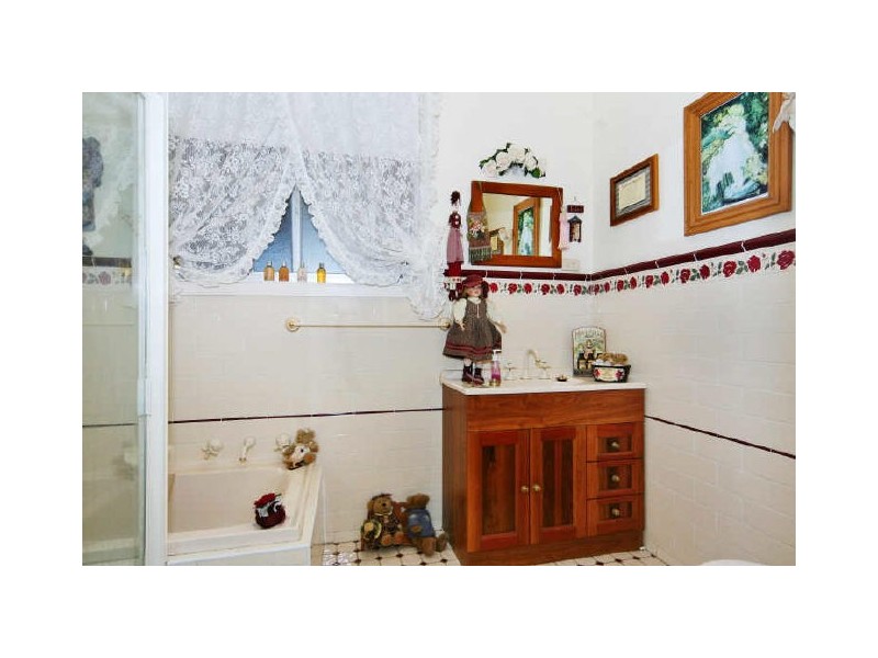 17 Fourth Avenue, Seven Hills NSW 2147