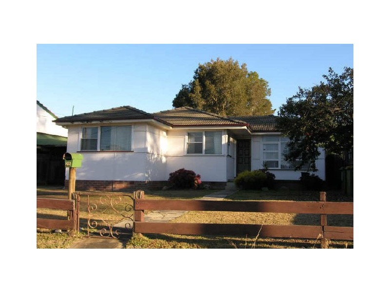 28 Station Road, Toongabbie NSW 2146
