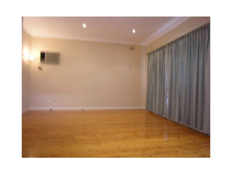 11 Merryl Avenue, Old Toongabbie NSW 2146