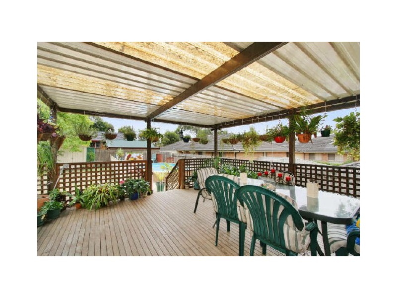 8 Woodlawn Drive, Toongabbie NSW 2146