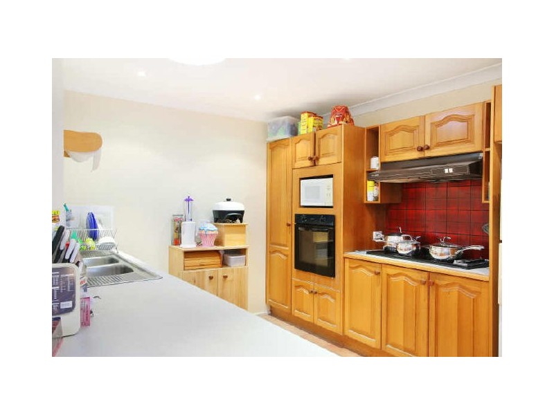 8 Woodlawn Drive, Toongabbie NSW 2146