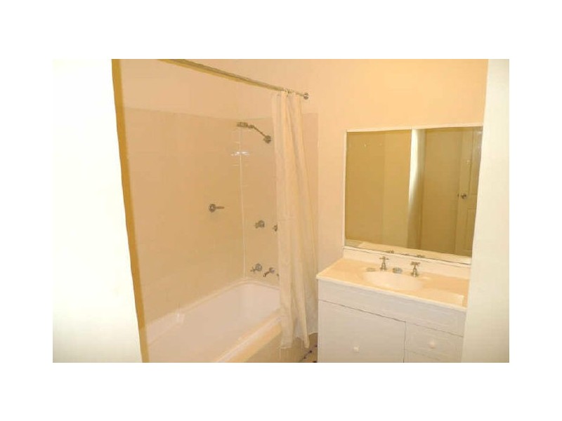 2/483 Wentworth Avenue, Toongabbie NSW 2146