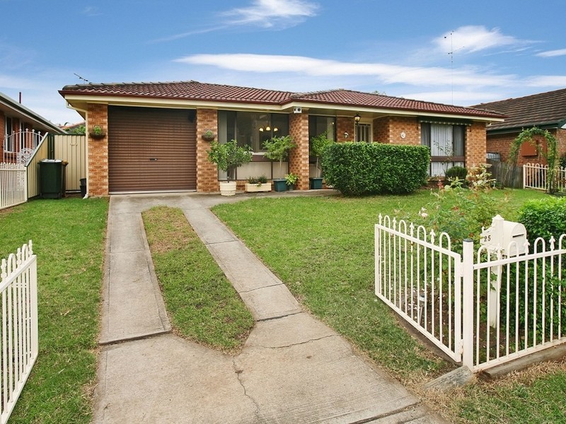 25 Oaktree Grove, Prospect NSW 2148