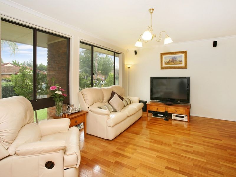 25 Oaktree Grove, Prospect NSW 2148