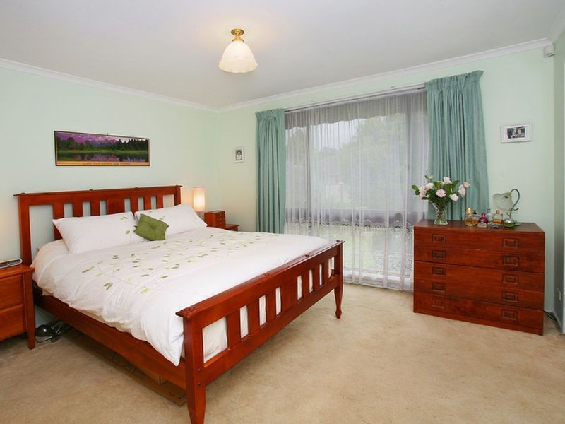 25 Oaktree Grove, Prospect NSW 2148