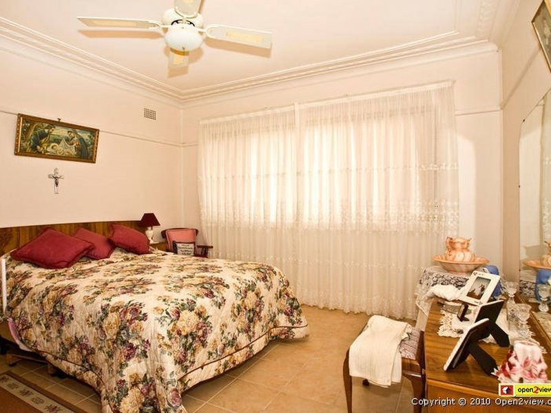 46 Portico Parade, Toongabbie NSW 2146